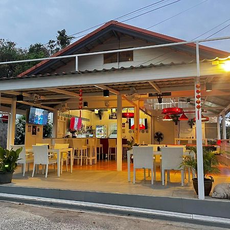Elephant Sports Bar And Accommodation プーケット エクステリア 写真
