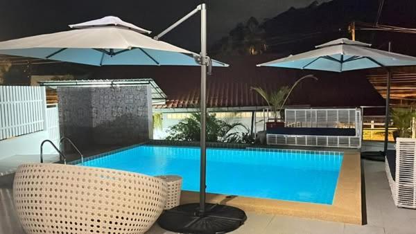 Elephant Sports Bar And Accommodation プーケット エクステリア 写真