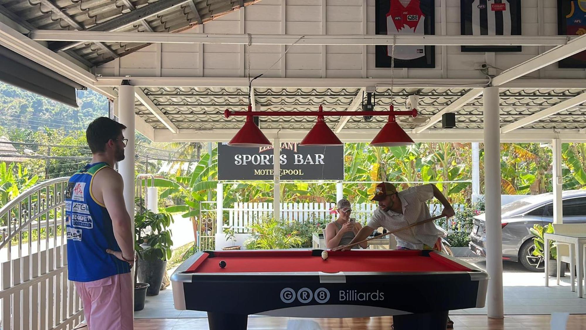 Elephant Sports Bar And Accommodation プーケット エクステリア 写真