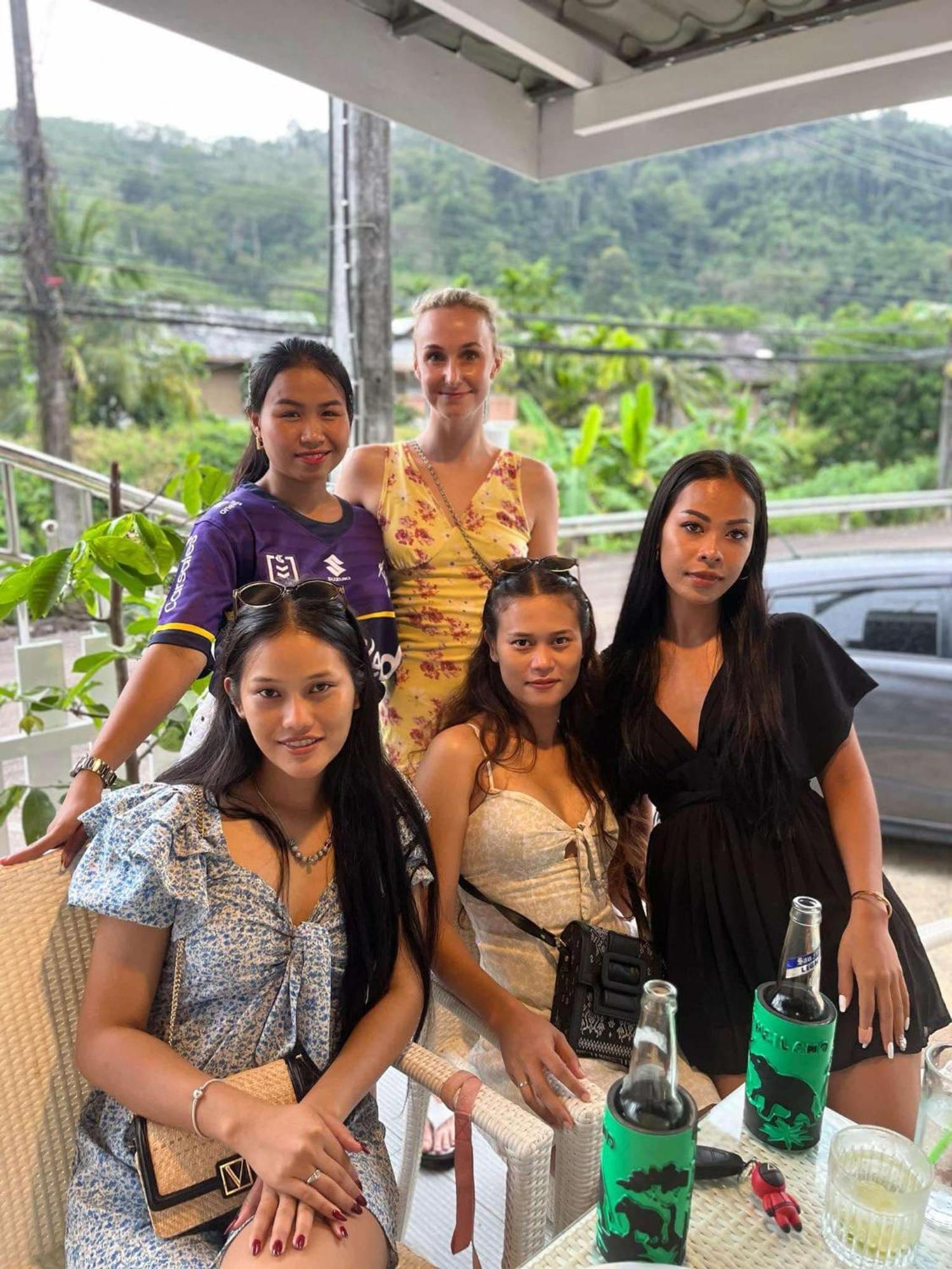 Elephant Sports Bar And Accommodation プーケット エクステリア 写真